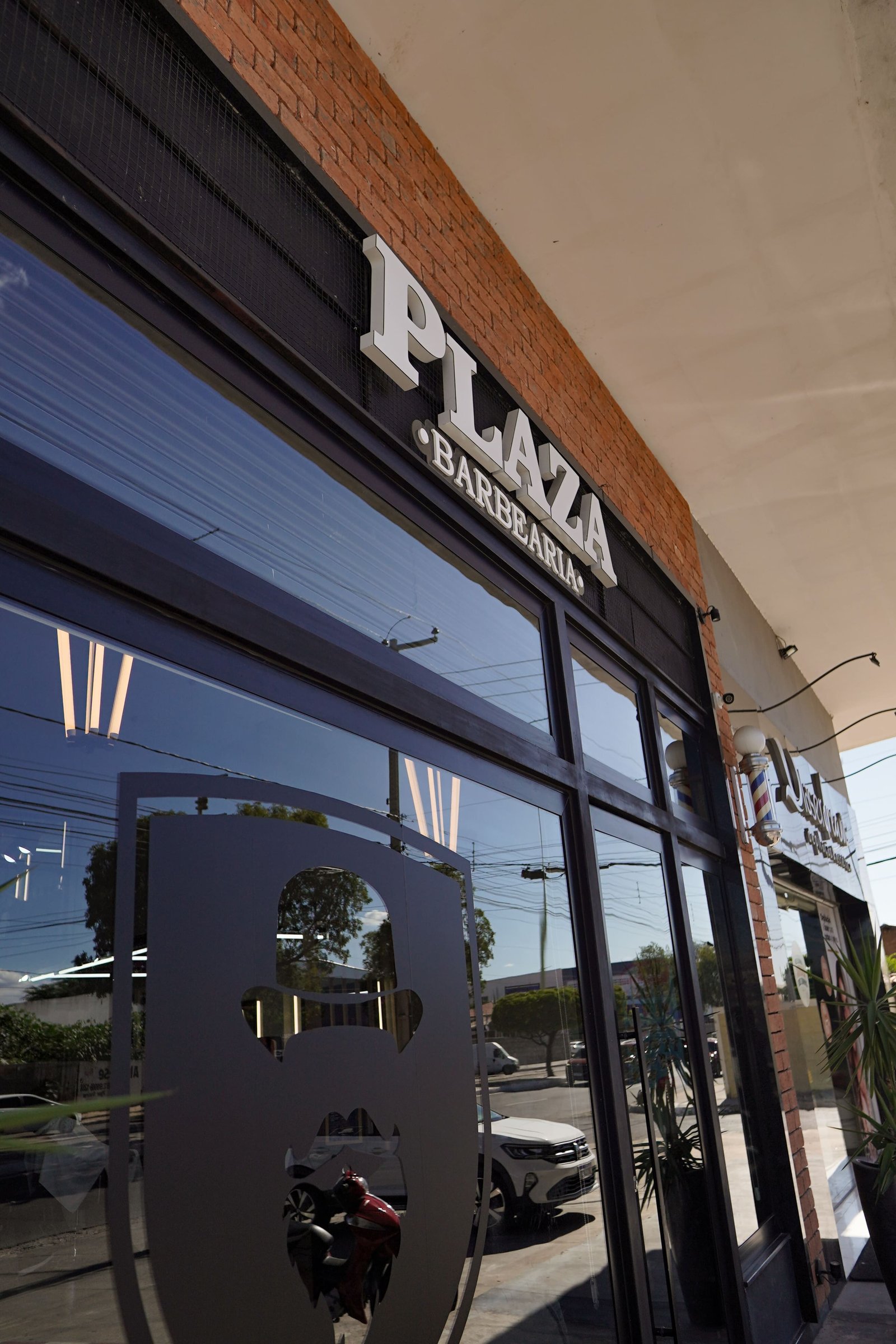 Fachada Unidade Villarejo Plaza Barbearia